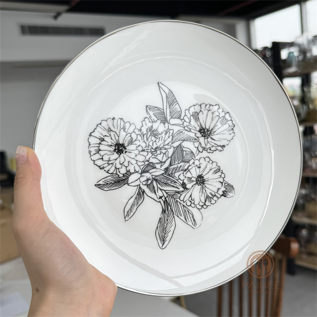 Simple Bone China Plate with Painted Flowers, Suitable for Wedding Party Furniture Dinner Plate