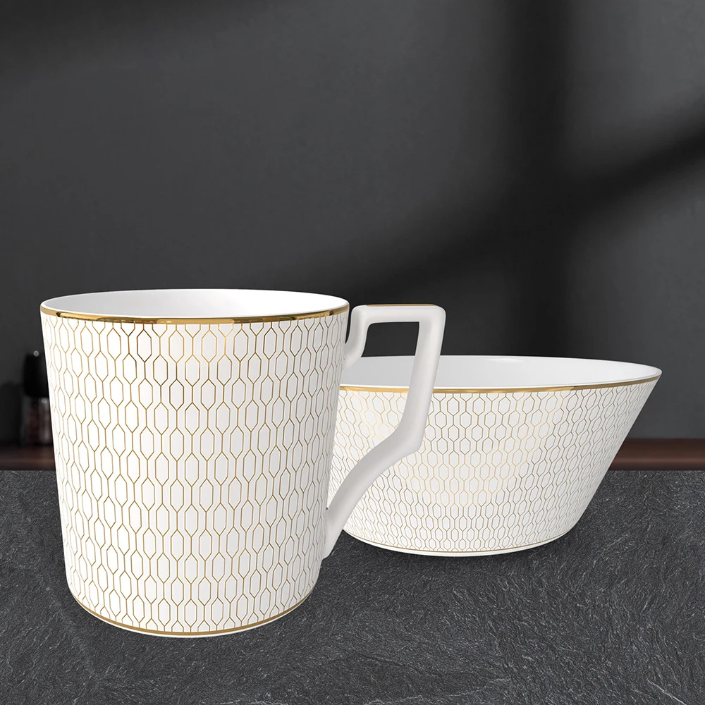 Wholesale Bone China Plate Set Restaurant Hotel Round Shape Dinnerware Sets Porcelain Plates Sets Dinnerware For Wedding