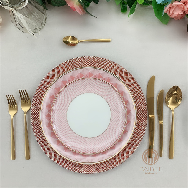 PINK Factory Directly Supplier Wholesale New Checked Design Porcelain Dinnerware Ceramic Red Charger Plate Tableware Dinner Set