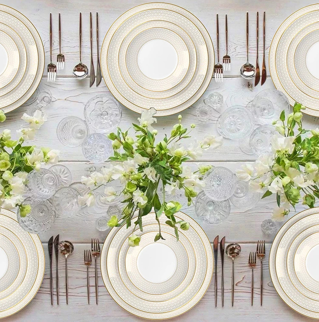 Wholesale Bone China Plate Set Restaurant Hotel Round Shape Dinnerware Sets Porcelain Plates Sets Dinnerware For Wedding