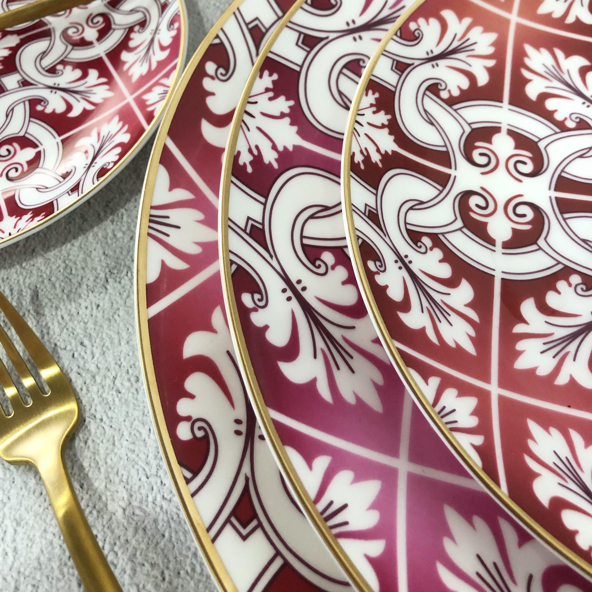 Matte Gold Rim Fine Red Bone China Plate Set for Hotel Restaurant Wedding