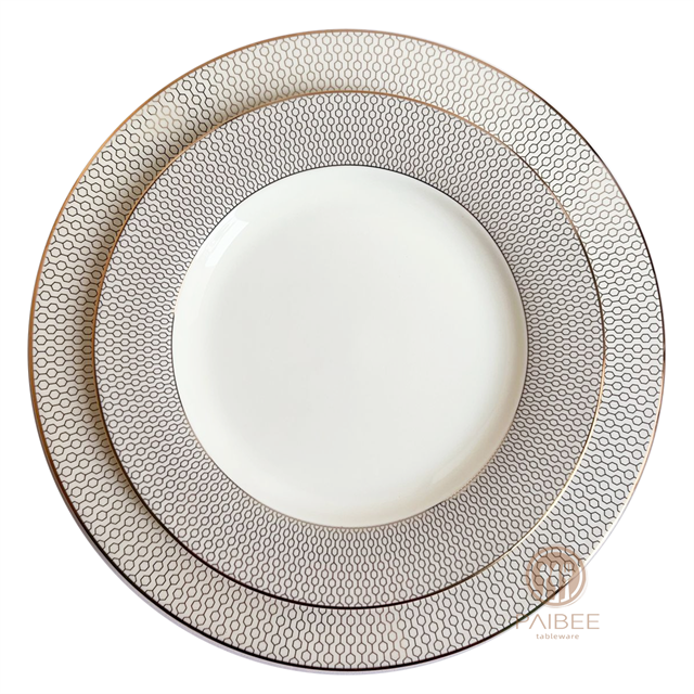 Simple Honeycomb Pattern Bone China Plate with Gold Rim