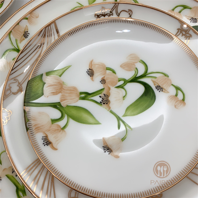 Gold border floral dinner plate