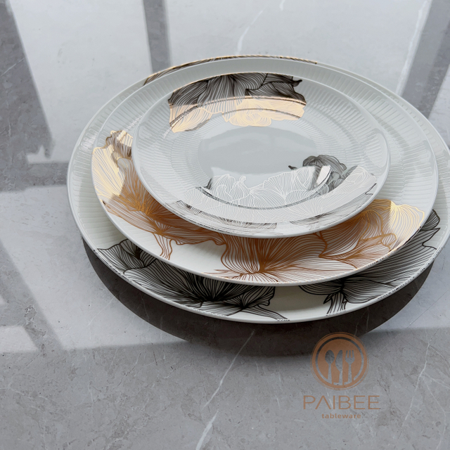 Gold Leaves Dinner Plate